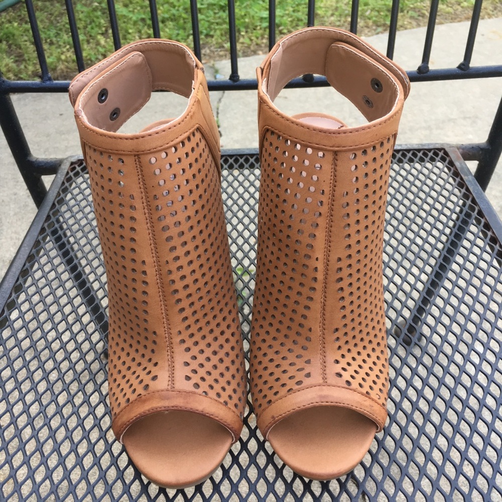 SALE!!!!! New without box cute spring booties